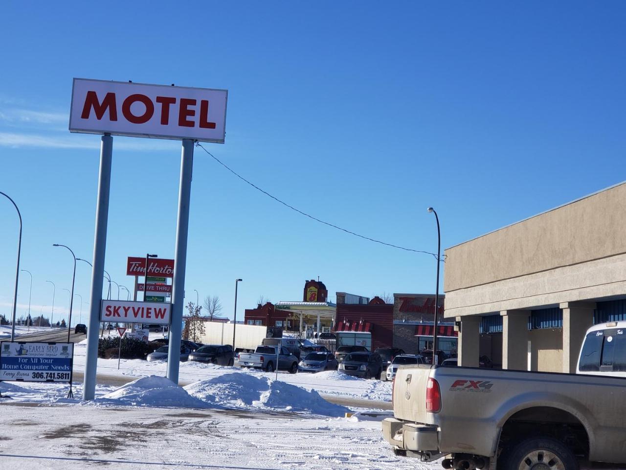 Skyview Swift Current Hotell Exteriör bild