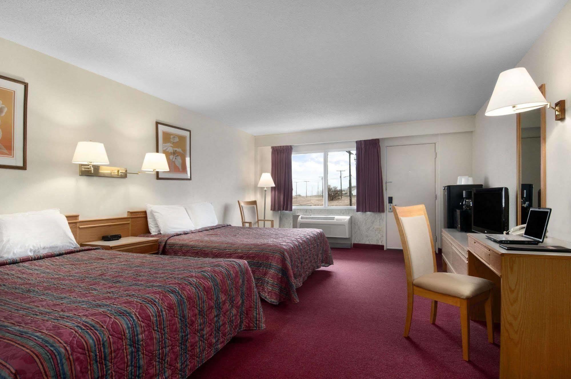 Skyview Swift Current Hotell Exteriör bild